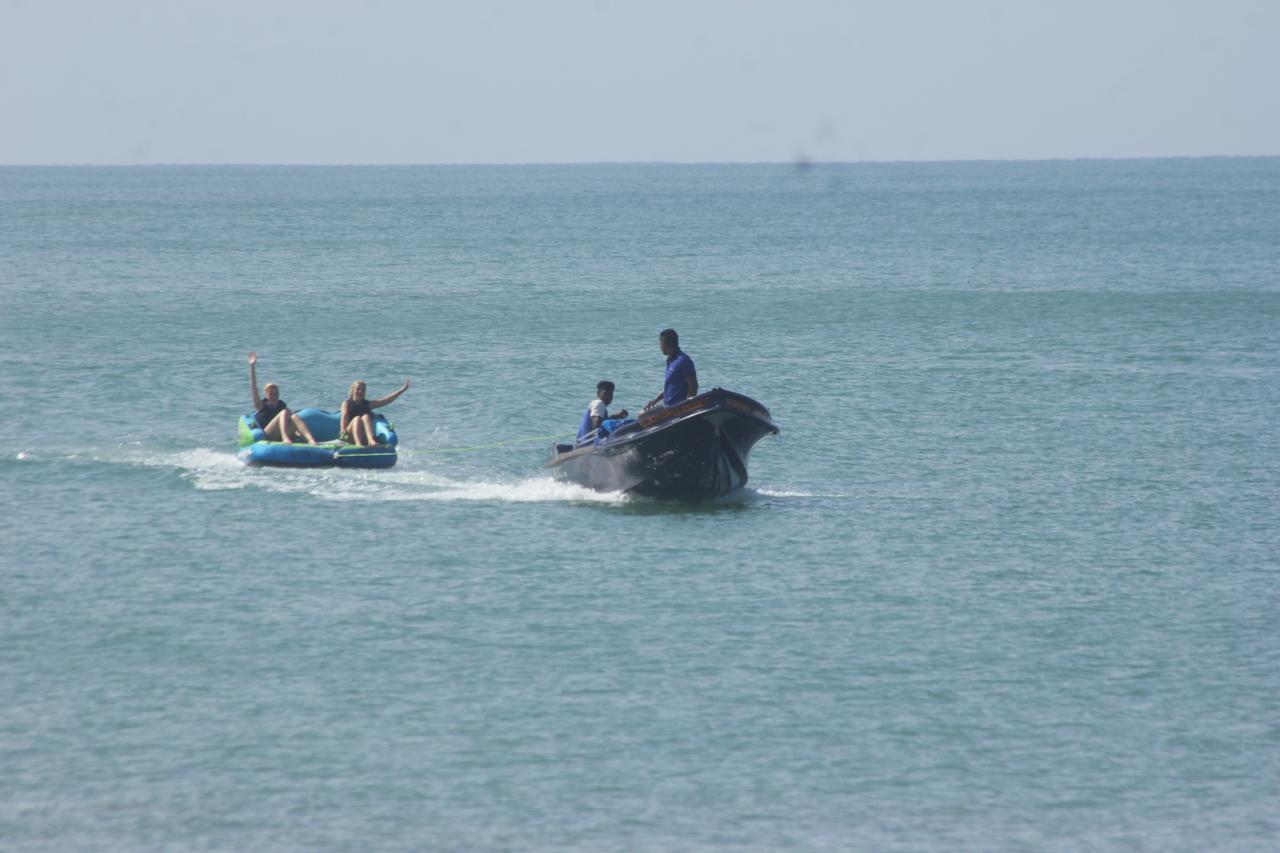 海豚海滩度假酒店 卡尔皮蒂耶 外观 照片